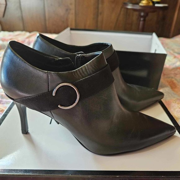 Shoes - Picture 4 of 4